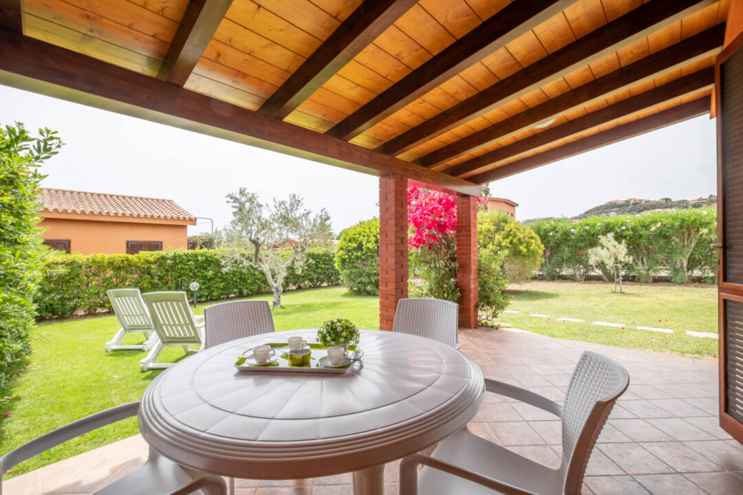 3 MINUTES’ WALK FROM THE SEA – FULLY EQUIPPED VILLA