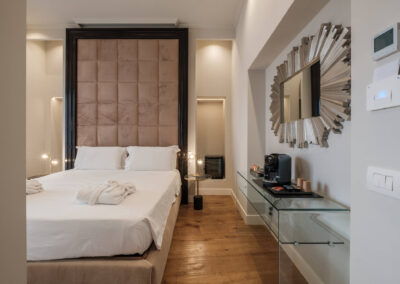 Marina Suite – Super Luxury Sea View1 bed - Private attached bathroomDettagli