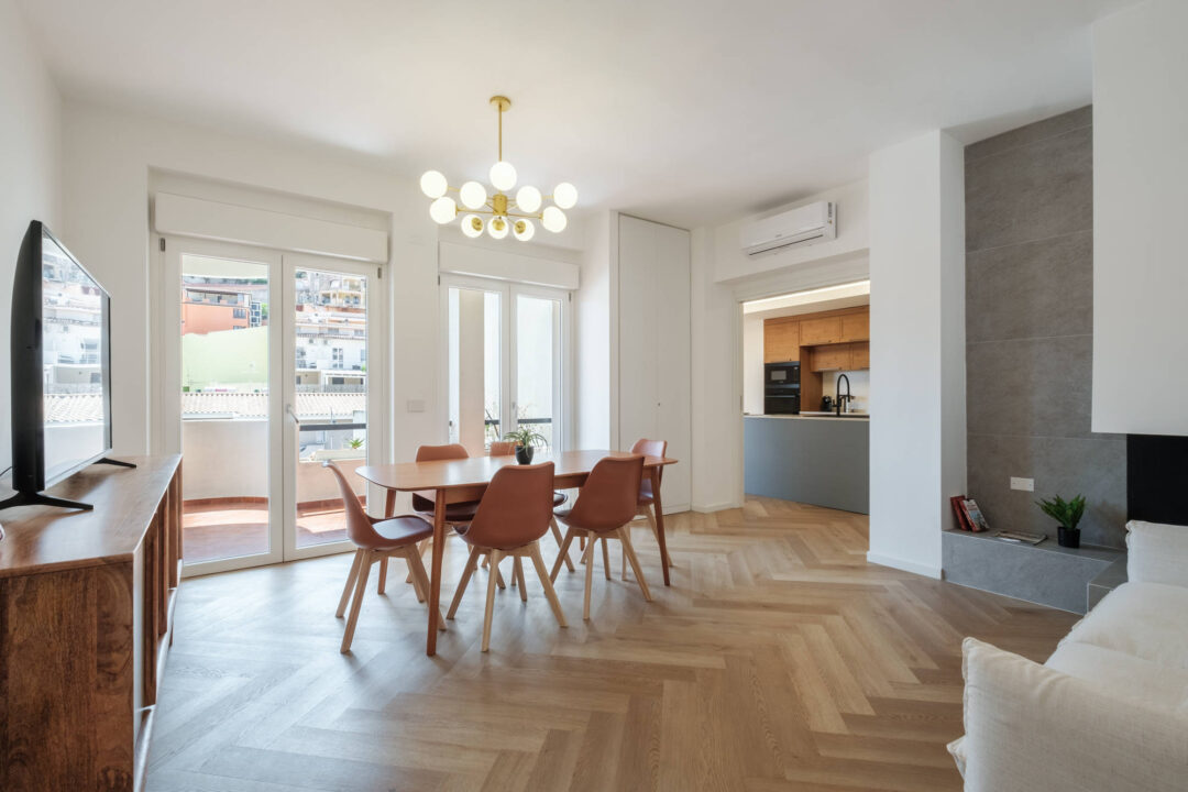 [Sea and nightlife] Elegance and design in the town centre